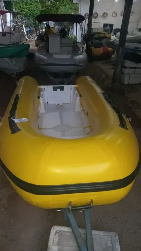 Bote inflável