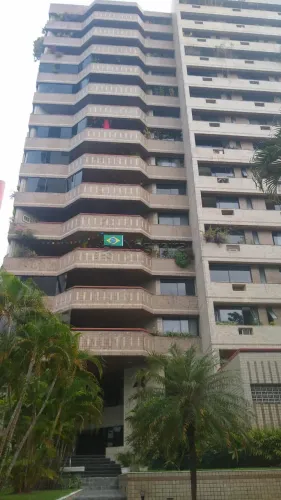 Apartamento 223,60m² no Rosarinho com 4 quartos e excelente localização no Rosarinho