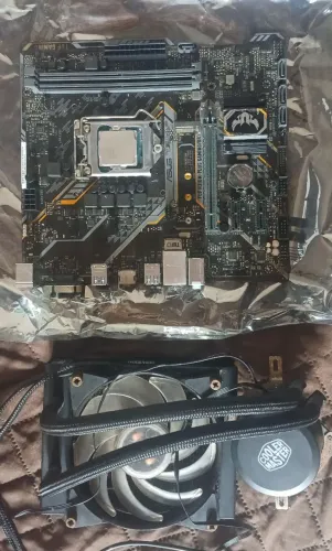 Placa-mãe ASUS TUF H310M-PLUS GAMING/BR + Water cooler Cooler Master + Processador