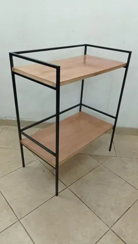 Prateleira de Aço e Madeira - Design Moderno