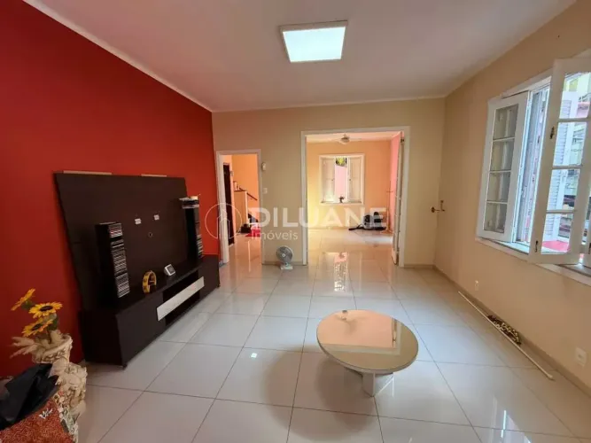 Casa de rua : Duplex / Residencial / Santa Teresa