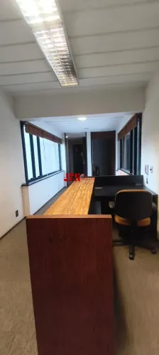 Sala comercial na Berrini - 244m², mobiliada, 04 banheiros, 05 vagas