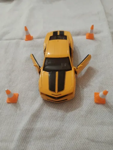 Miniatura Camaro Amarelo 2018 Fricção 12cm Comprimento