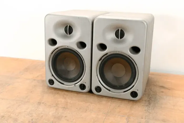 JBL LSR25P