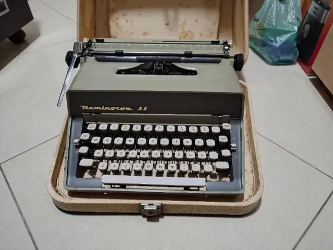 Máquina de escrever Remington 11 com acessórios raridade