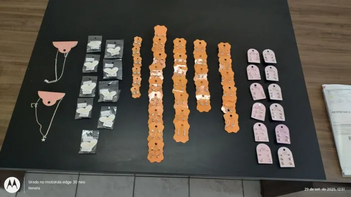Lote bijouterias 55 peças 