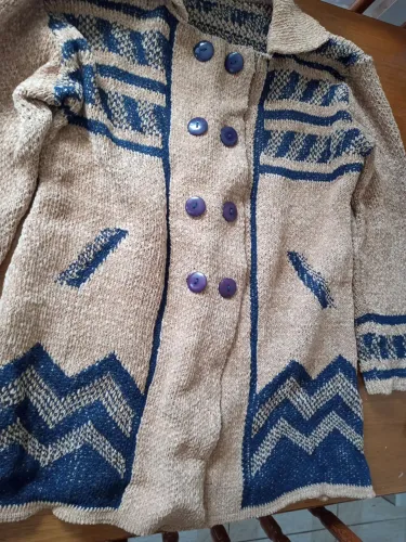 Casaco de Tricô Vintage com Detalhes Geométricos