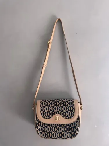 Bolsa Carmim em couro e Jacquard - Linda!