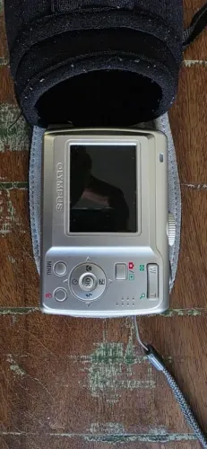 Vende-se Câmera Olympus X-10 6.0MP