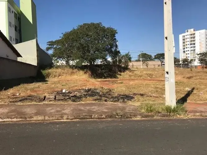 Lote/Terreno para venda possui 770 metros quadrados