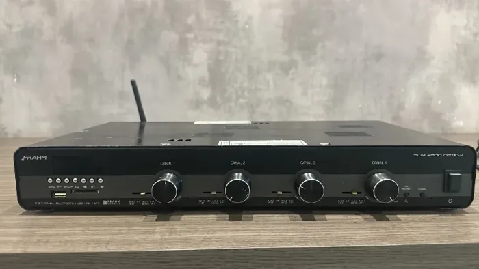 Kit amplificador, mesa e subwoofer frahm
