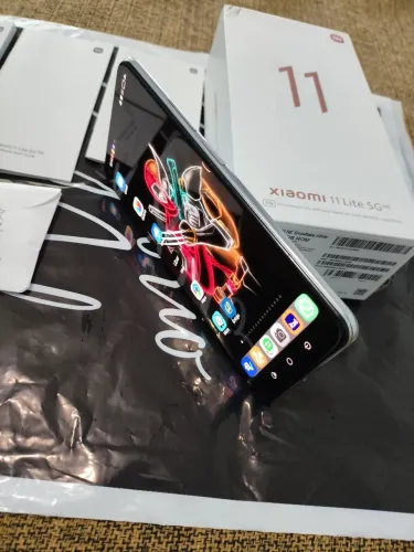 VENDO XIAOMI MI-11 BRANCO COM PRATA 