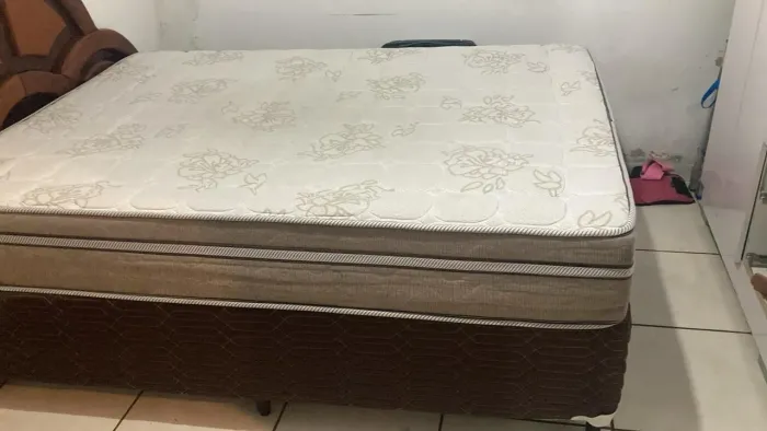 Cama box base + colchão semi novo
