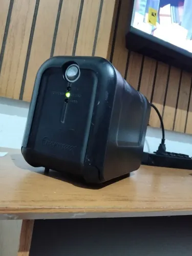 Estábilizador Enermax 600va