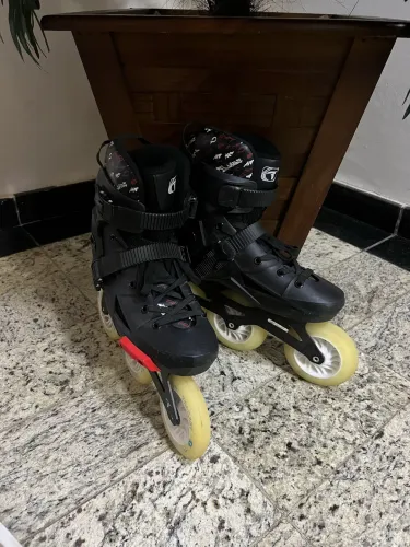 PATINS 39/40 - TRAXART REVOLT - 3X110MM + RODAS LED 110/85A - CUSTOMIZADO
