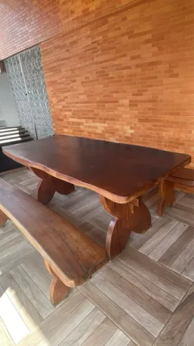 Mesa jaqueira de 2 metros com bancos 