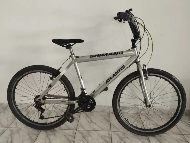 Bicicleta aro 26 quadro de alumínio jante aero rolamento e marcha 