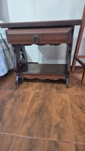 Mesinha de cabeceira