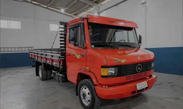MB 710 carroceria ano 2012