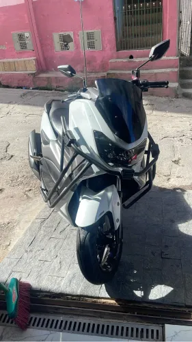 Nmax 160 quitada com baixa quilometragem