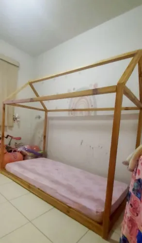 Vendo Cama montessoriana infantil de madeira