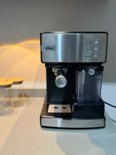 Cafeteira Oster Primalatte inox