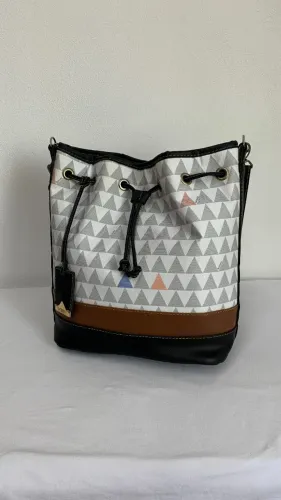 Bolsa inspiração Bucket Triangle Pearl | Schutz (1053)