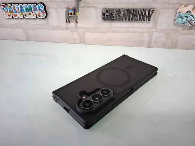 Lindíssima e protetiva capinha Samsung Z Fold 8 Ultra. Case Z Fold 8 Ultra nova