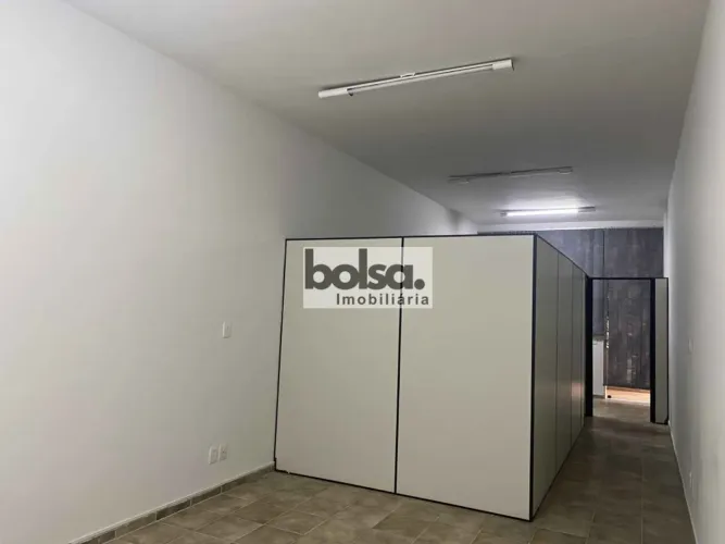 SALA COMERCIAL MUITO BEM LOCALIZADA