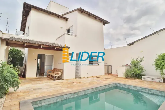 CASA ESTILO SOBRADO NO JARDIM PATRICIA