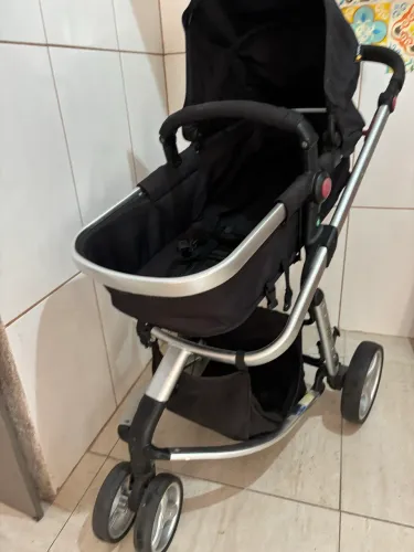 Carrinho Safety mobi (Moisés e assento) com bebê conforto e base para carro