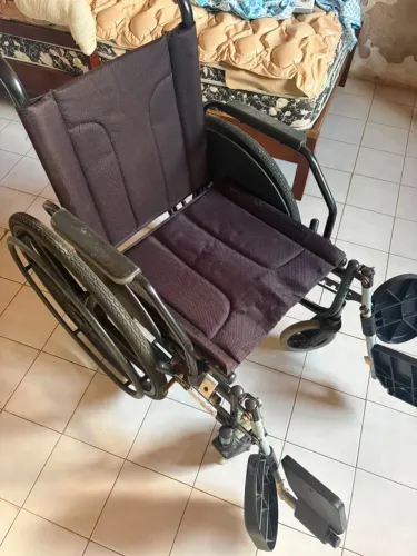 Cadeira de Rodas Adulto em Aço Reforçada - Excelente Estado