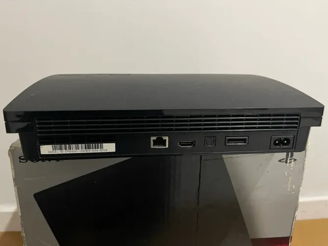 PlayStation 3 slim desbloqueado + hd externo 500gb 30 jogos instalados + 3 controles