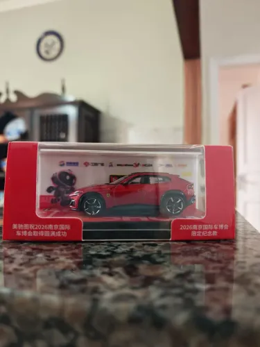 Ferrari Purosangue 1/64