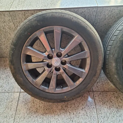 Rodas Corolla 2 pneus  novos 2 em ótima condição Aro 16