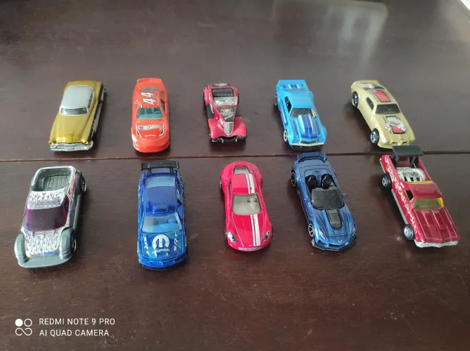 Conjunto Hot Wheels (20 reais cada)