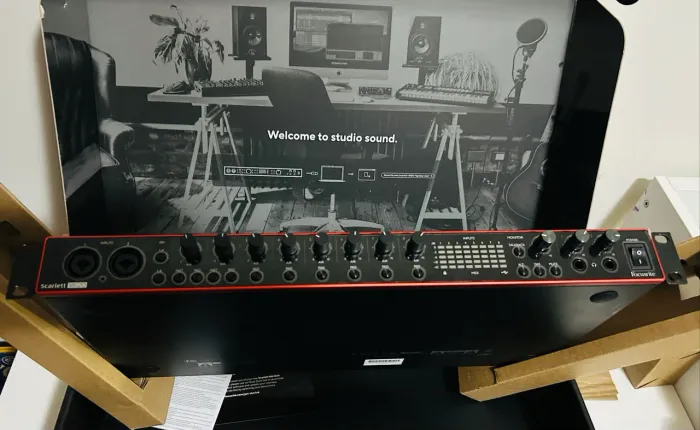Interface De Áudio Focusrite - Scarlett 18i20 (3th Gen)