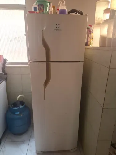 Geladeira Electrolux Defrost (LEIA A DESCRIÇÃO)