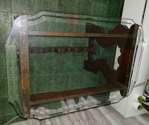 Mesa em madeira maciça rústica com tampo de vidro trabalhado (90x60)