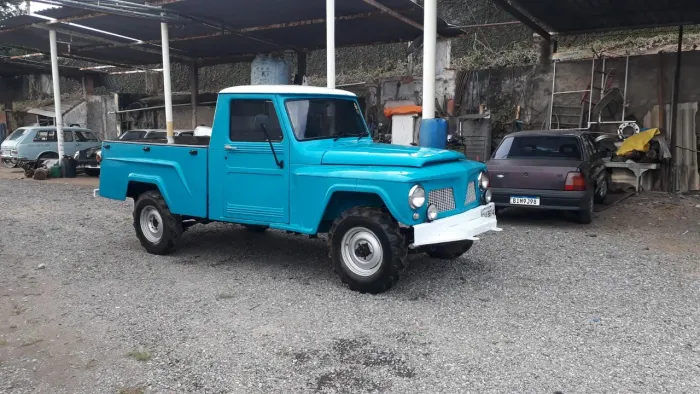 Ford F-75 4X4 2.3 1981