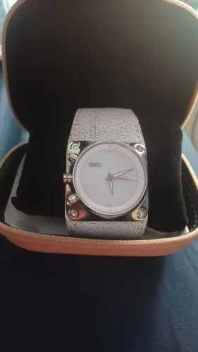 Relógio Chilli Beans Quadrado Style (Pulseira Larga de Couro) - Com Estojo