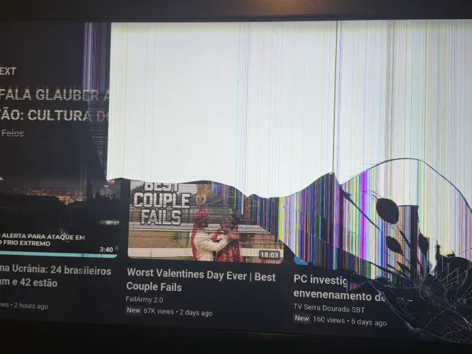 TV Samsung 43? Smart 4K U8100F - Liga normal - Tela quebrada - Completa na caixa