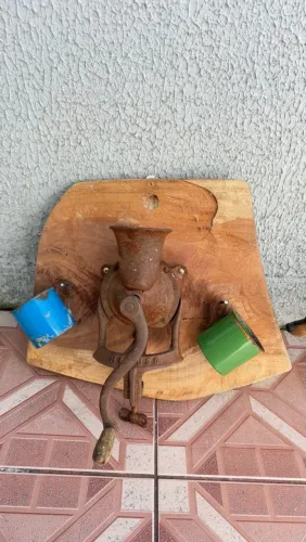 Moinho de café antigo n?3