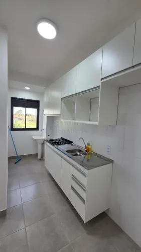 Apartamento no Jardim Bianco com 02 dormitórios, sendo 01 com armários, cozinha planejada,