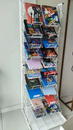 Exposito de caderno com 40 cadernos
