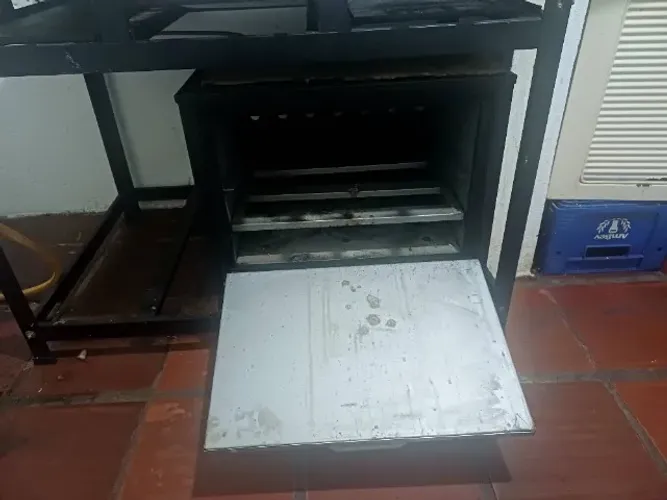 Fogao industrial 4 bocas, chapa e forno