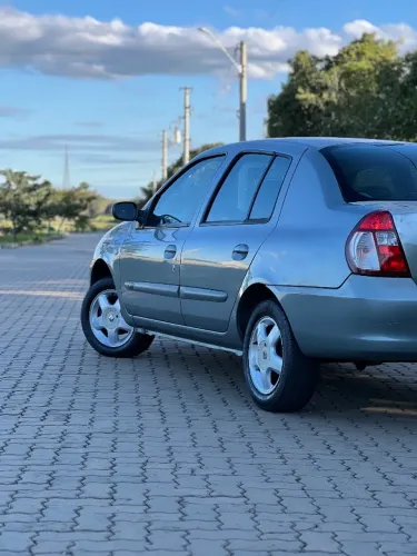 Renault Clio sedã completo 