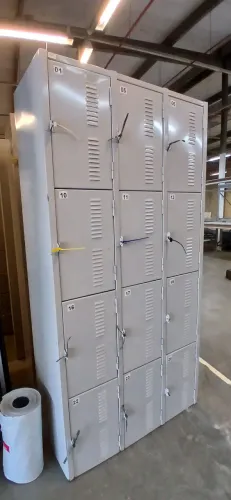 Armário em aço 12 portas