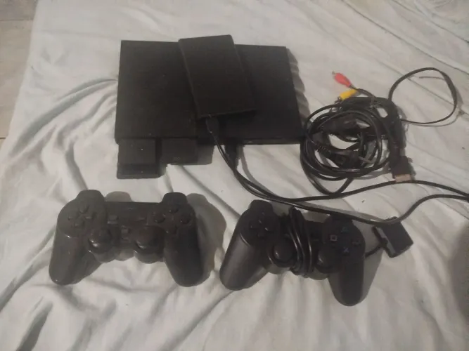 PlayStation 2 com 2 controles e SSD de 120 GB