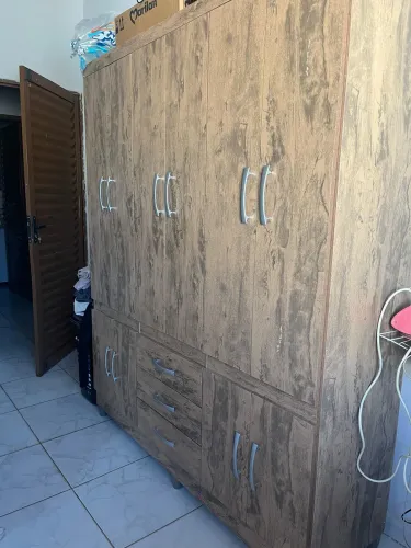 Vendo guarda roupa médio 5 portas